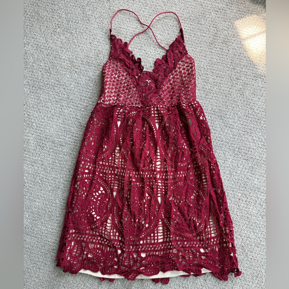 Elegant Burgundy Lace Evening Dress